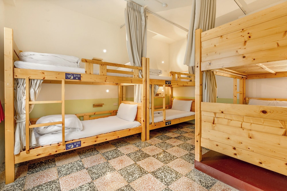 Bed in 6-Bed Dormitory Room photo 1