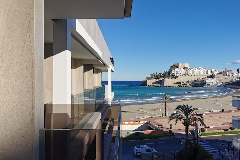 Family Triple Room, Terrace, Partial Sea View (2 adults & 1 child) - Photo 2