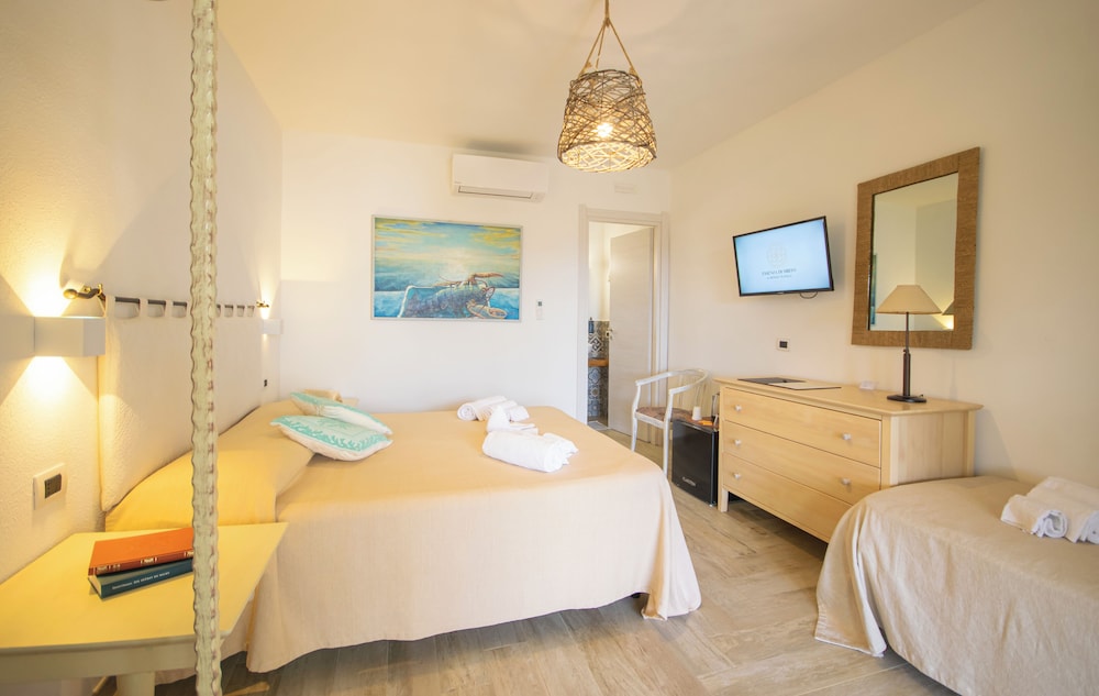 Deluxe Triple Room, Garden View