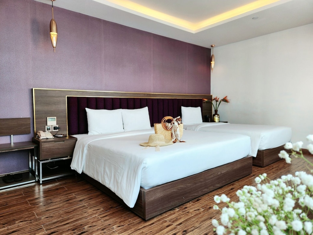 Deluxe Triple Room, 1 Bedroom, City View photo 2