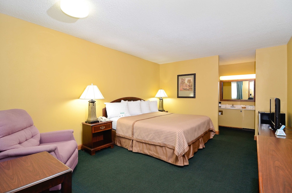 Room, 1 King Bed, Non Smoking - Photo 3