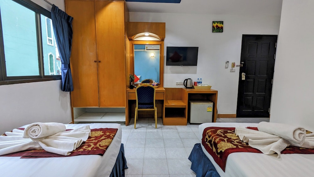 Standard Double or Twin Room - Photo 10