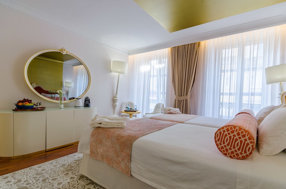 Superior Twin Room (Chiado Square View)