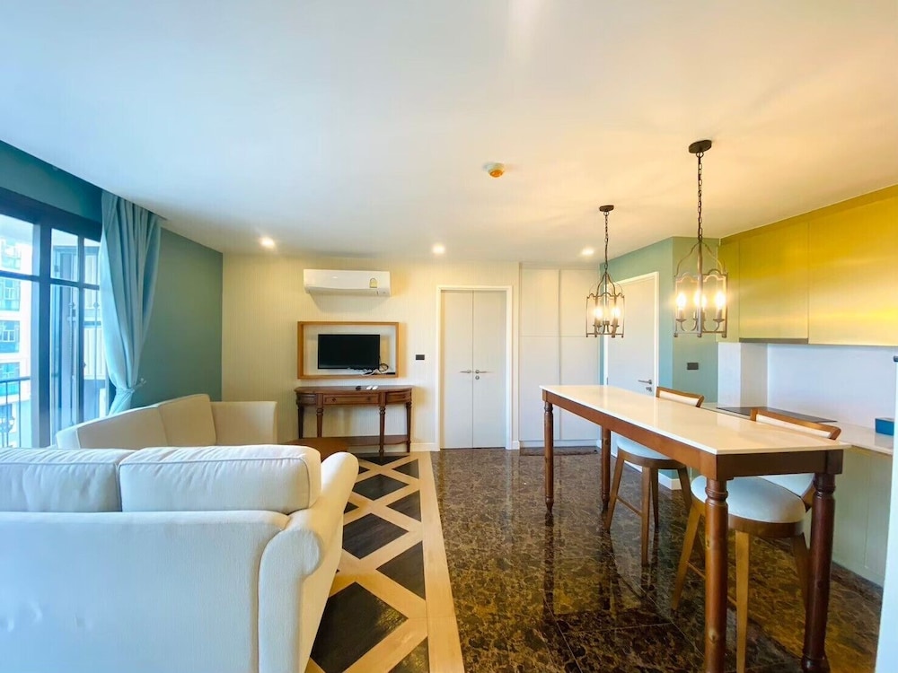 Family Condo, City View