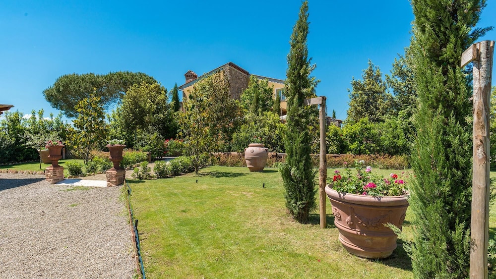 Villa photo 2