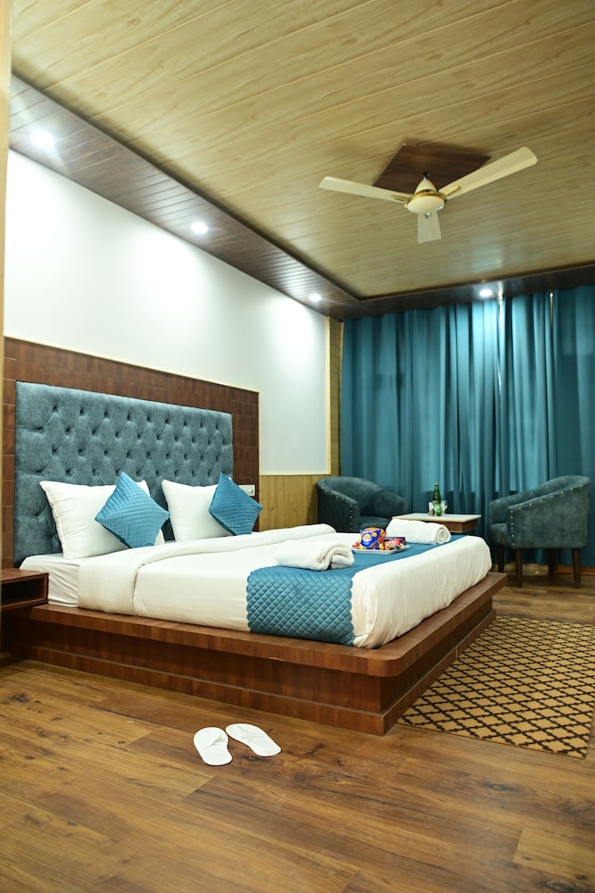 Premium Room - Photo 15
