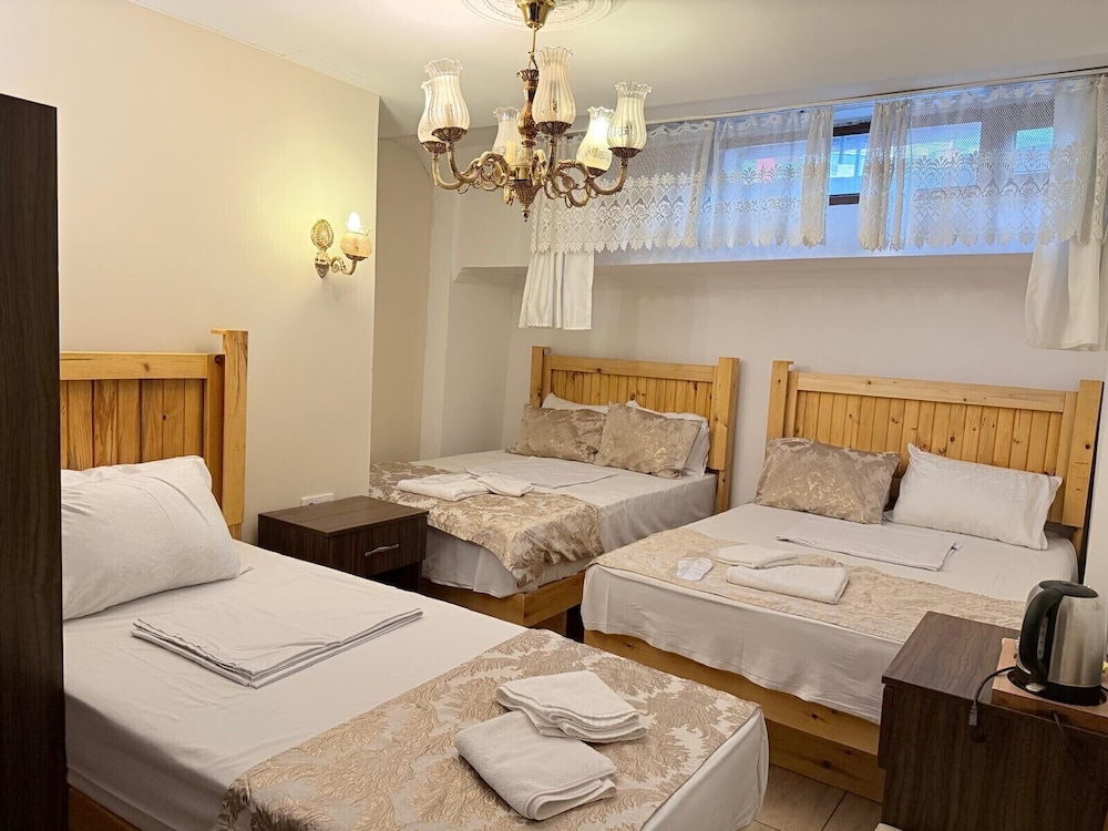 Economy Triple Room photo 1