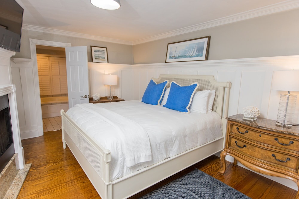 103 - One Bedroom Water View Suite