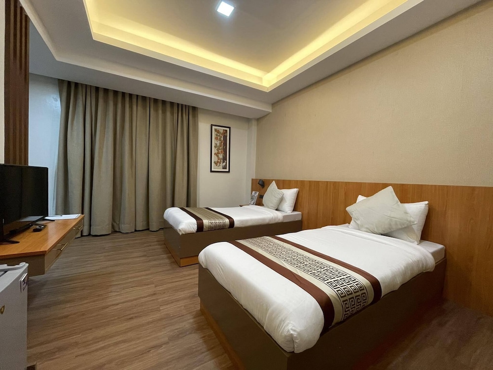 Deluxe Room, 2 Twin Beds, Pool Access, Garden View photo 3