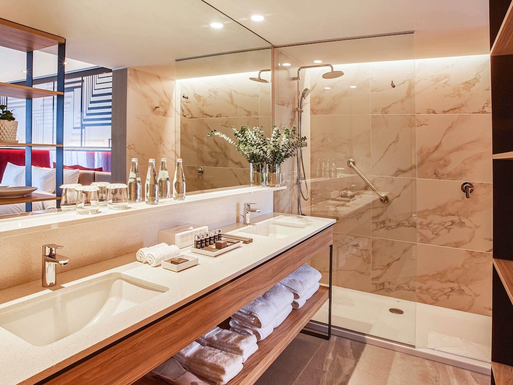 Executive Suite, 1 King Bed, Club Lounge Access - Photo 6