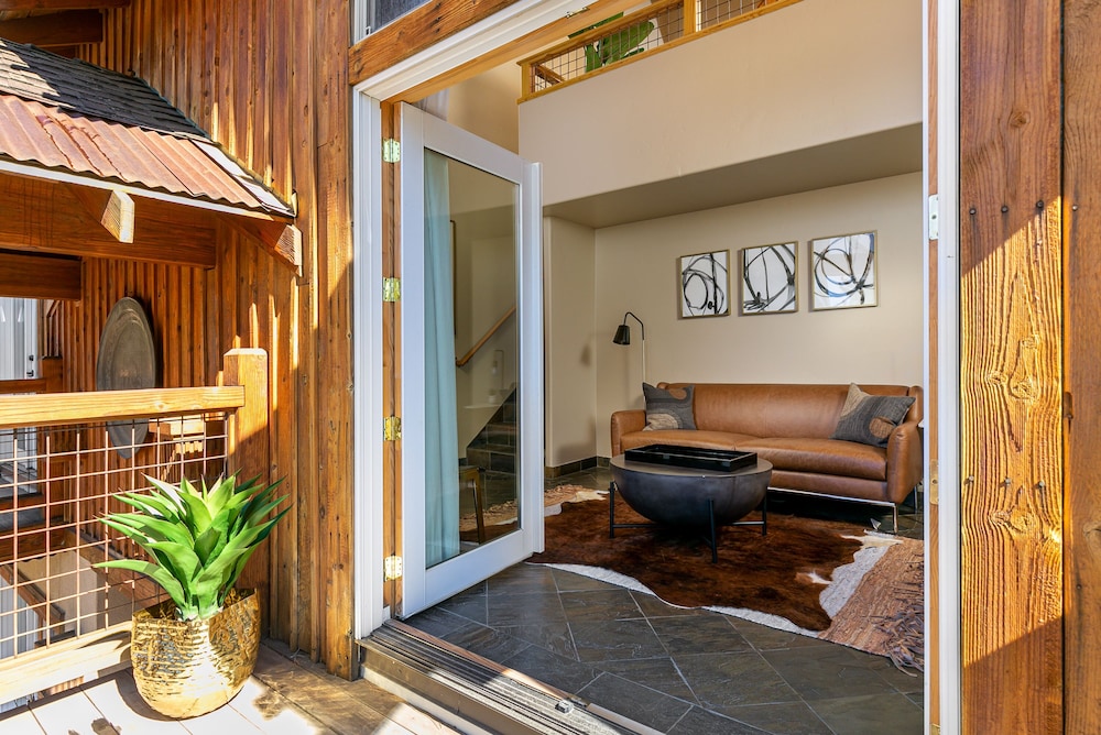 Suite, 1 King Bed, Terrace