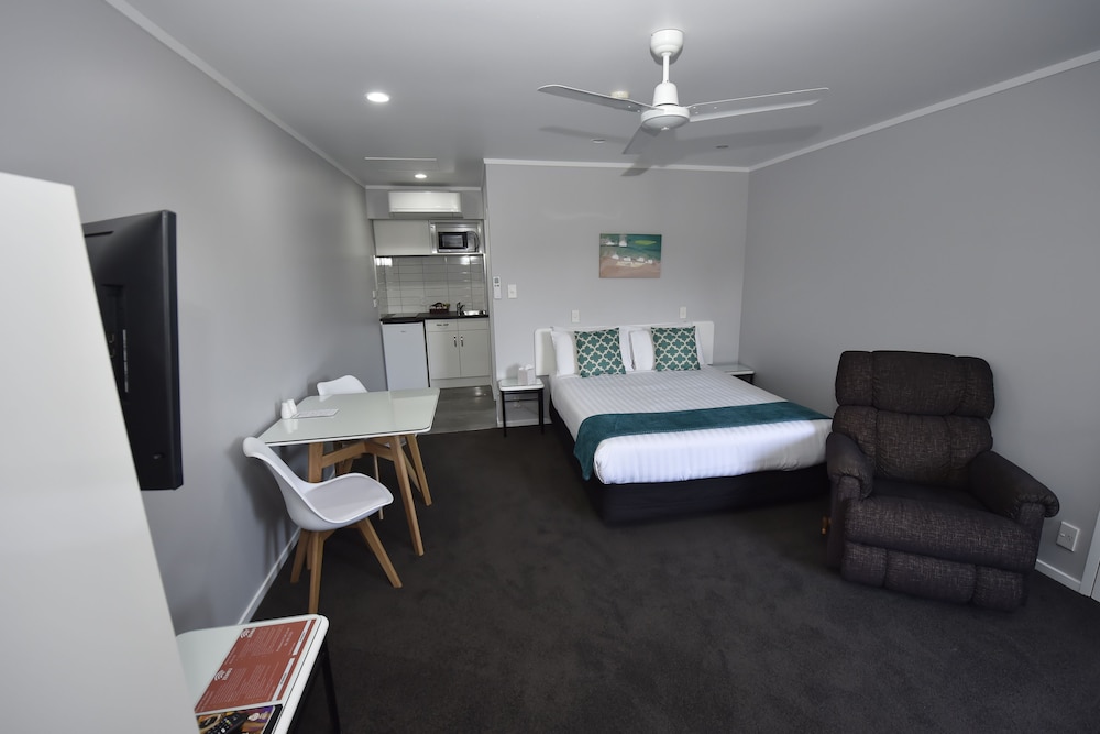Standard Studio, 1 Queen Bed, Non Smoking (Studio) photo 2