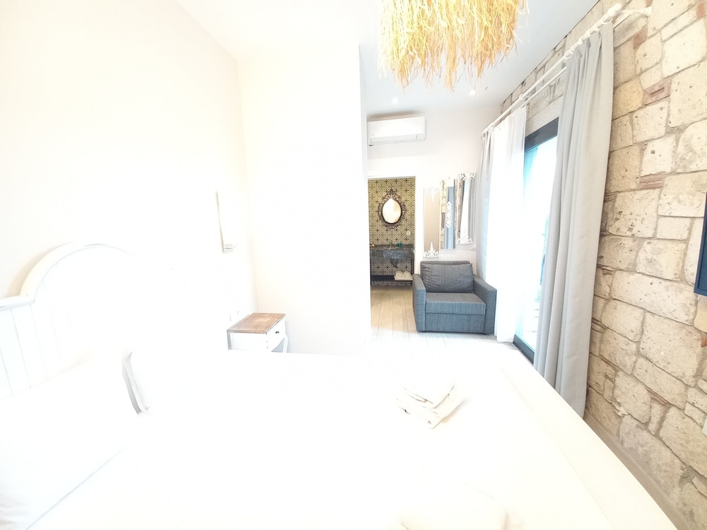 Standard Quadruple Room - Photo 13