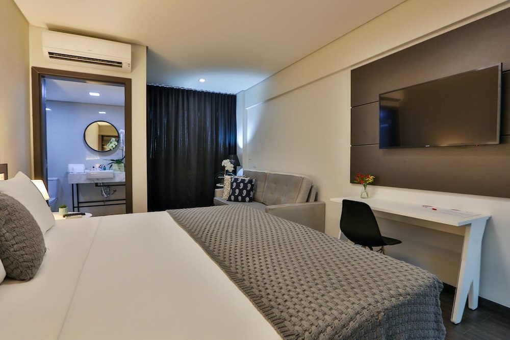 Deluxe Double Room, 1 King Bed, Air conditioning photo 1