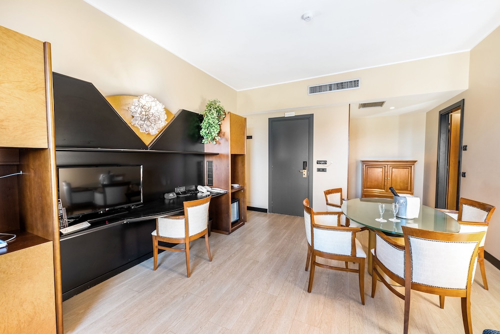 Premium Suite, City View photo 2