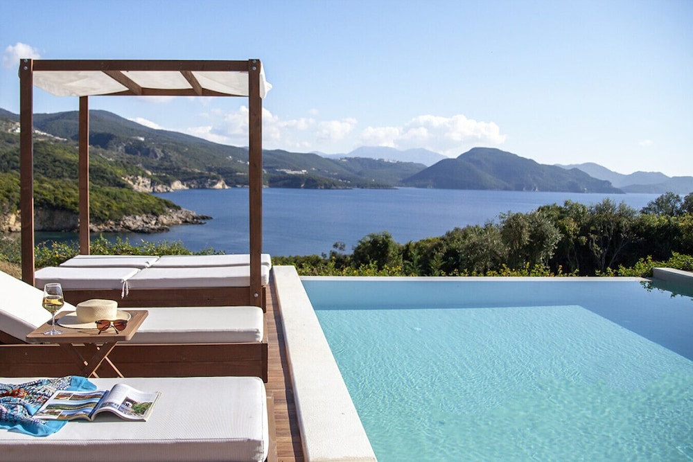 Villa photo 3