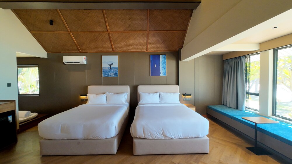 Premier Villa, Beach View photo 2