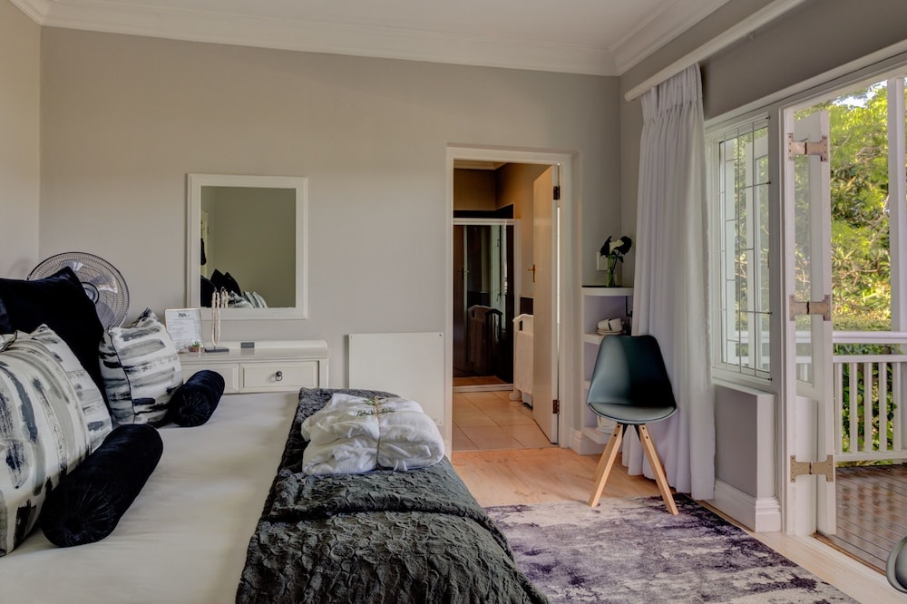 Standard Double or Twin Room (Standard Lagoon & Sea Facing King) photo 1