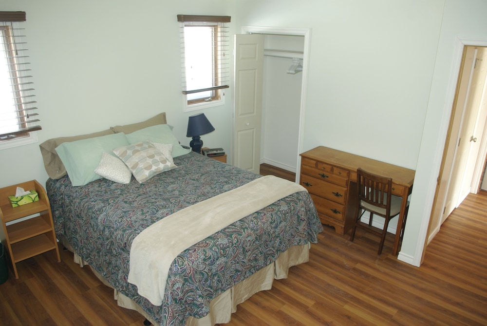 Standard Single Room, 1 Queen Bed (Room 2) photo 1
