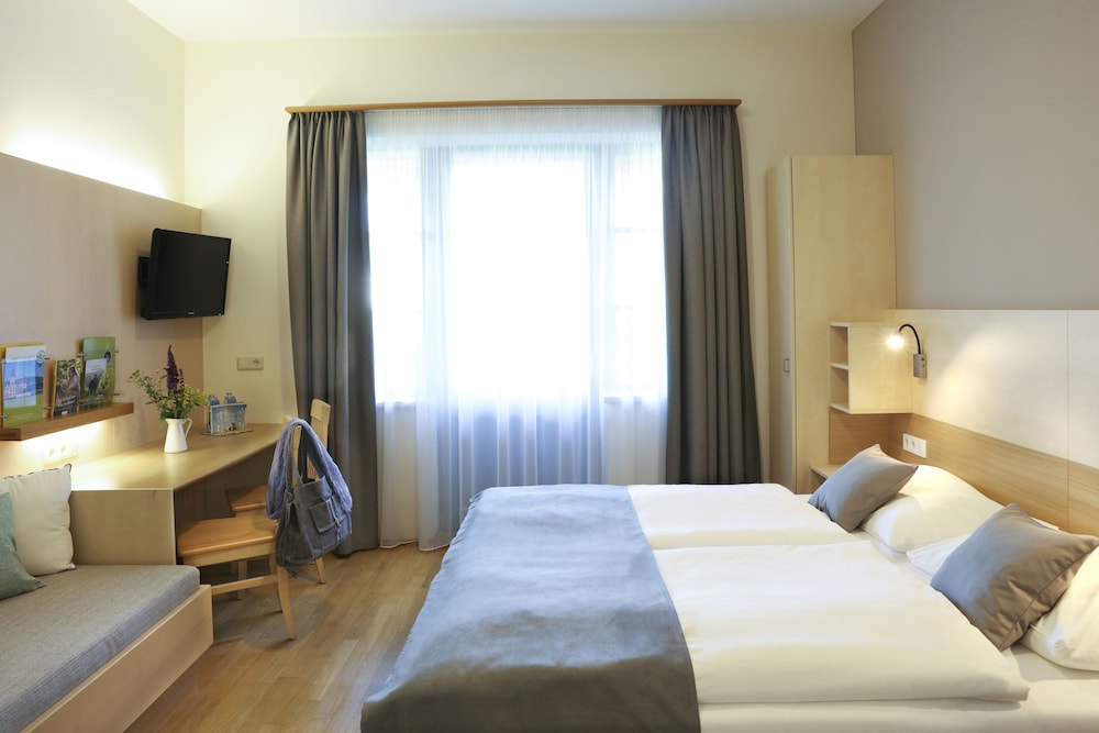 Basic Triple Room