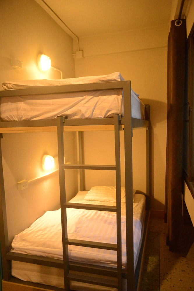 Private Room with Shared Bathroom for 2-pax photo 2
