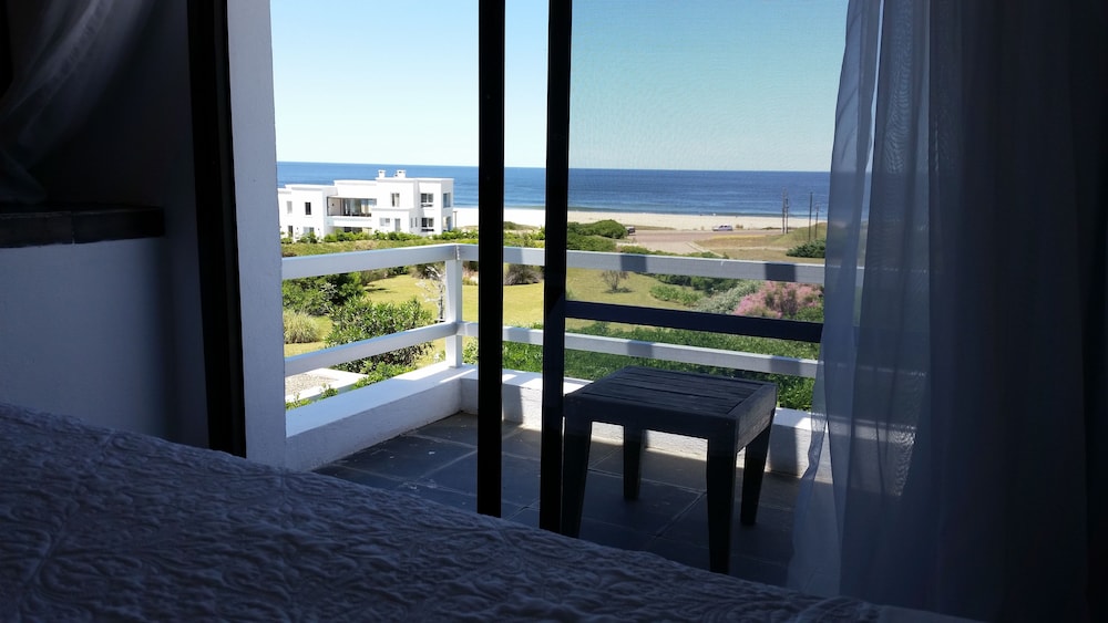 Ocean and Balcony Twin photo 1