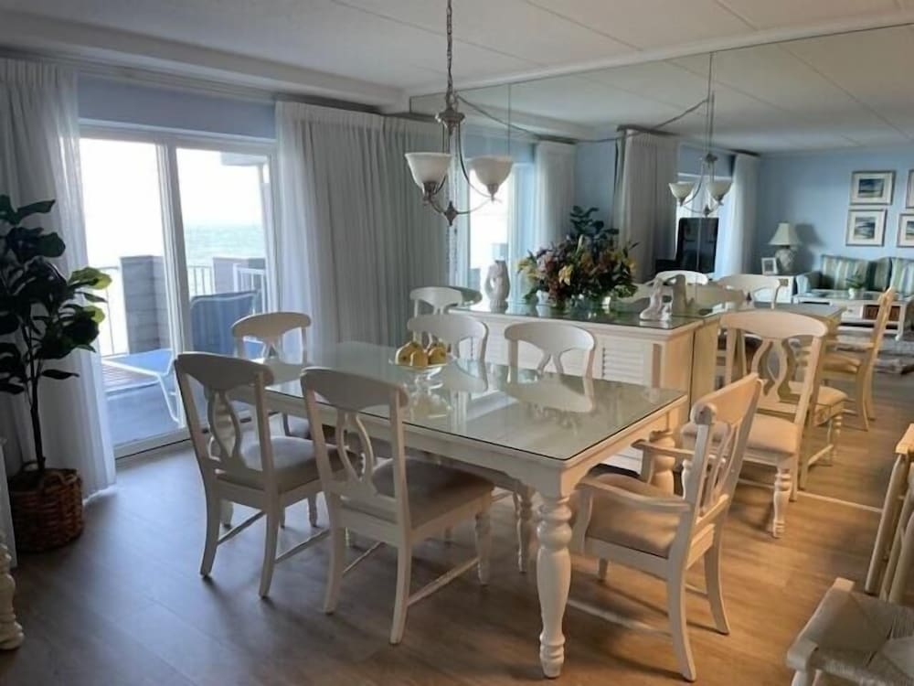 Condo, 2 Bedrooms