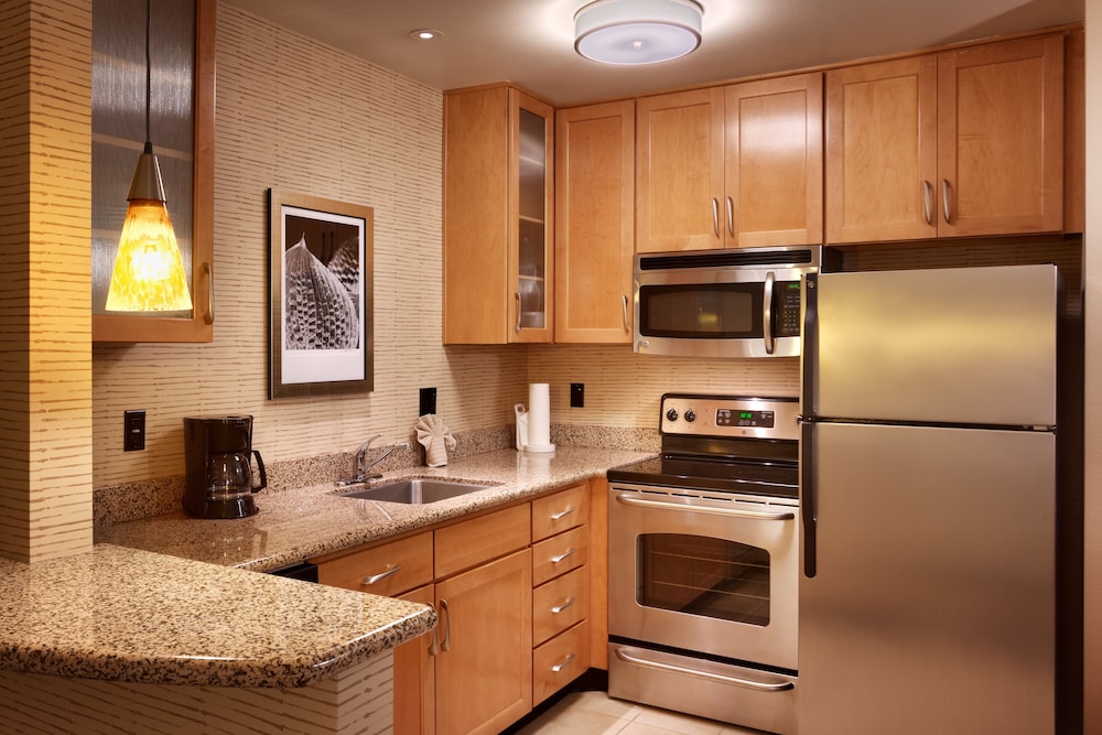Suite, 1 Bedroom - Photo 9