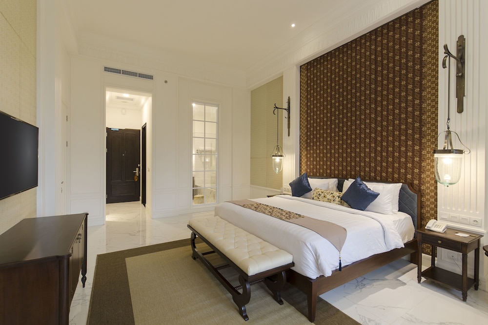 Premier Room