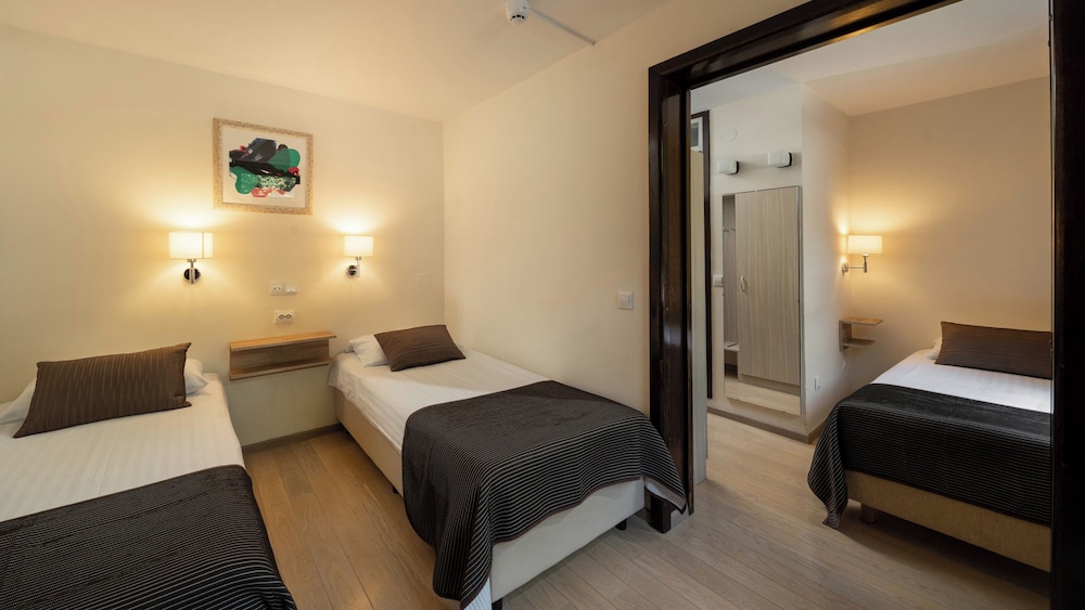 Standard Double Room, Park Side photo 3