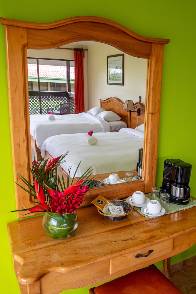 Superior Room, 2 Queen Beds - Photo 6