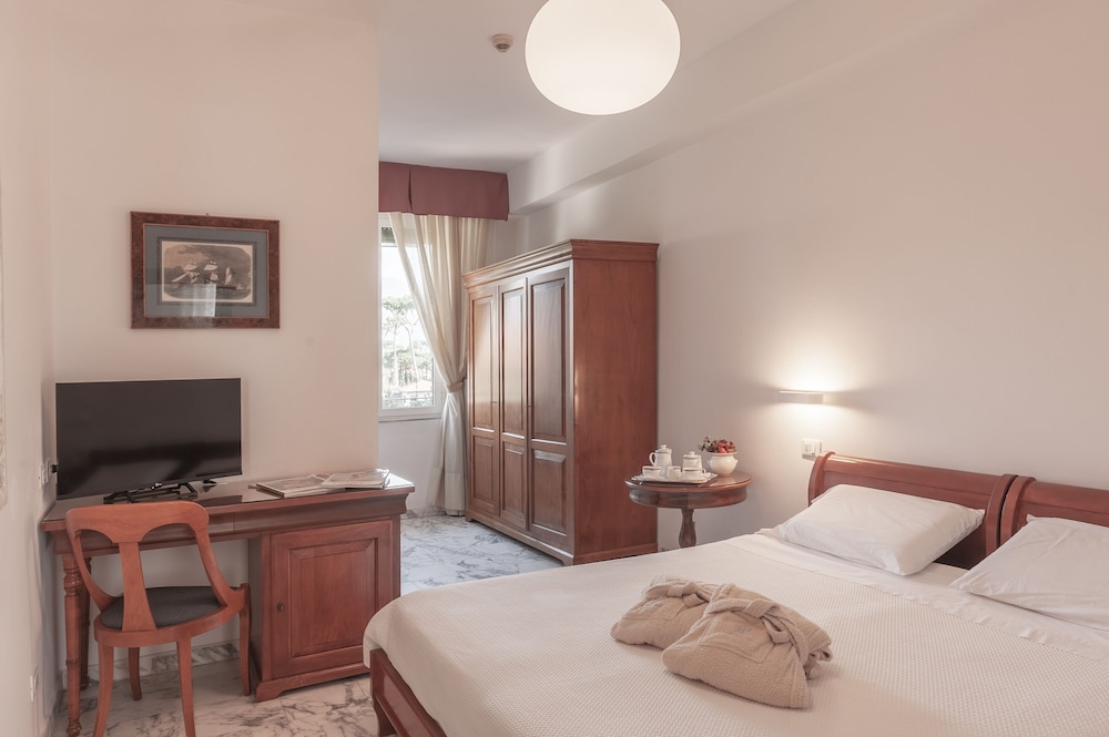 Standard Double or Twin Room - Photo 4