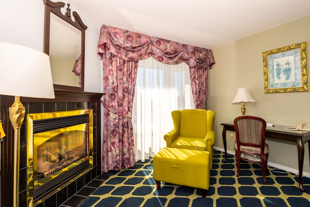 Deluxe Room, 2 Queen Beds photo 2
