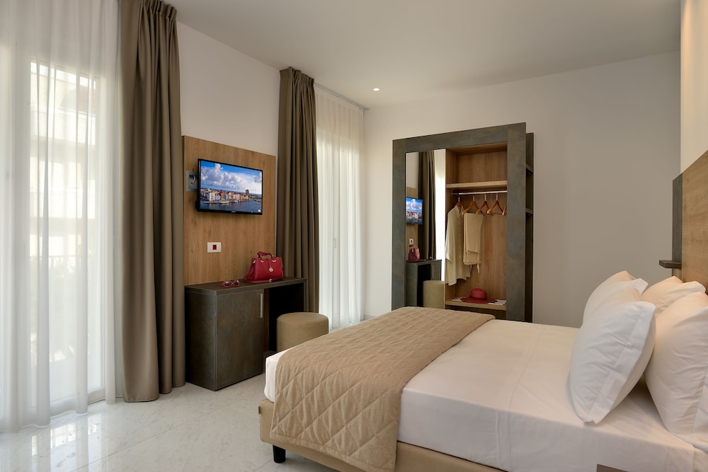 Double or Twin Room - Photo 1