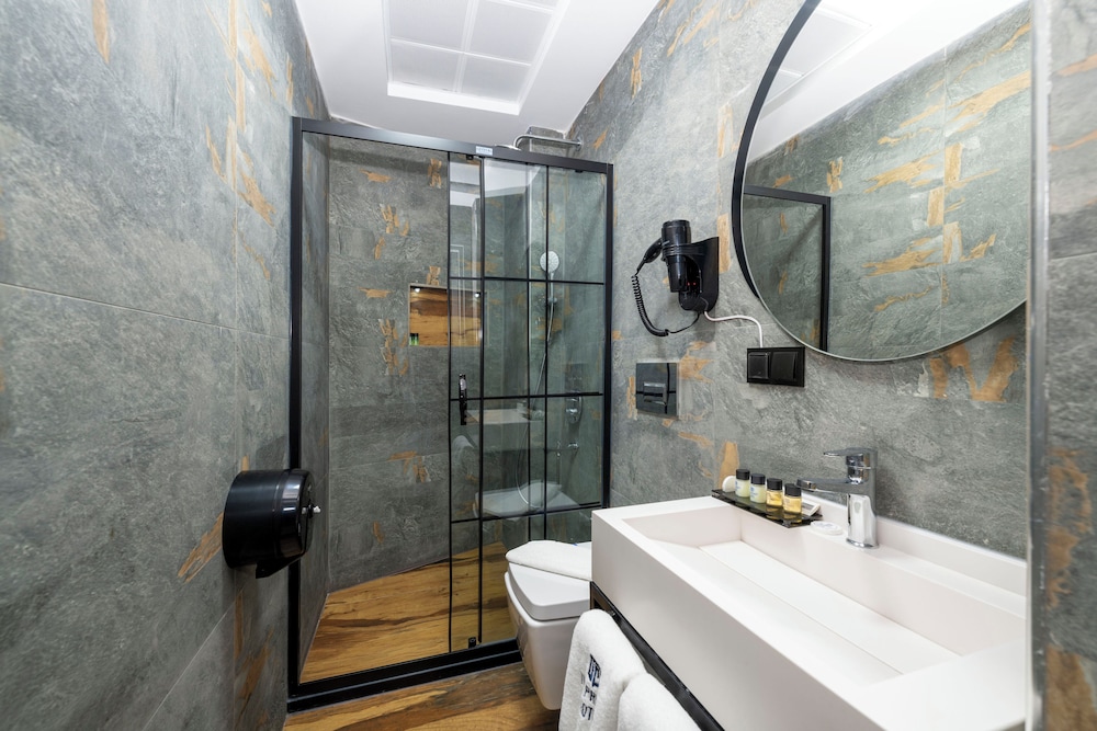 Deluxe Triple Room - Photo 8
