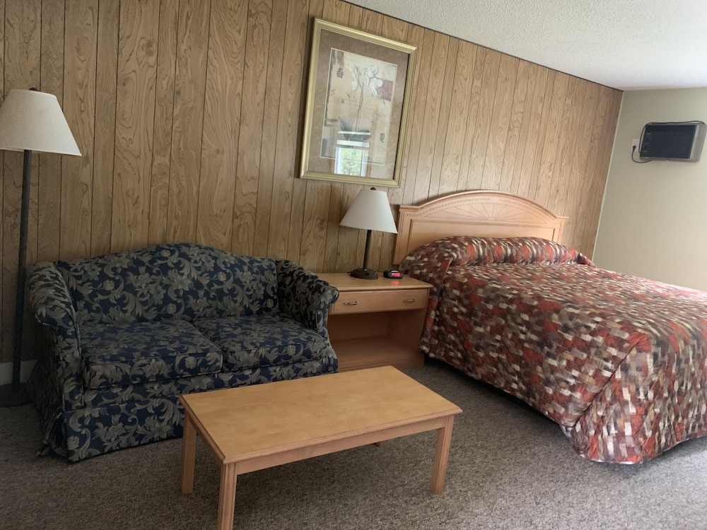 Standard Single Room, 1 King Bed, Mountain View photo 1