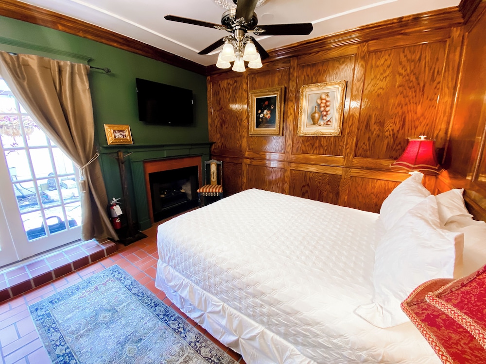 The Oxford Suite photo 2