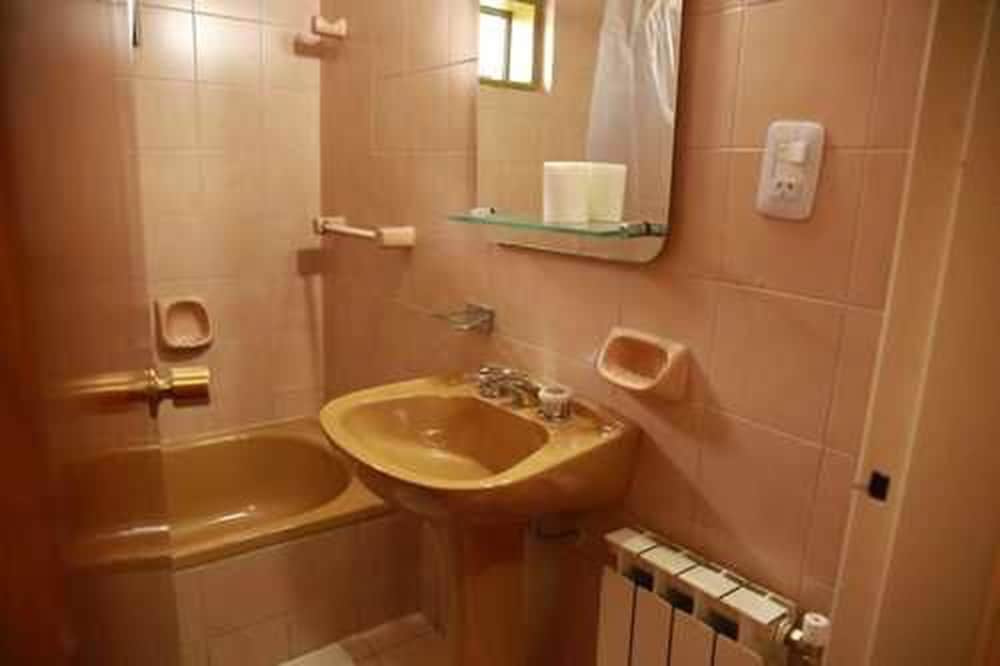 Basic Quadruple Room photo 3
