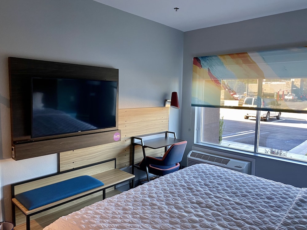 Room, 1 King Bed - Photo 3