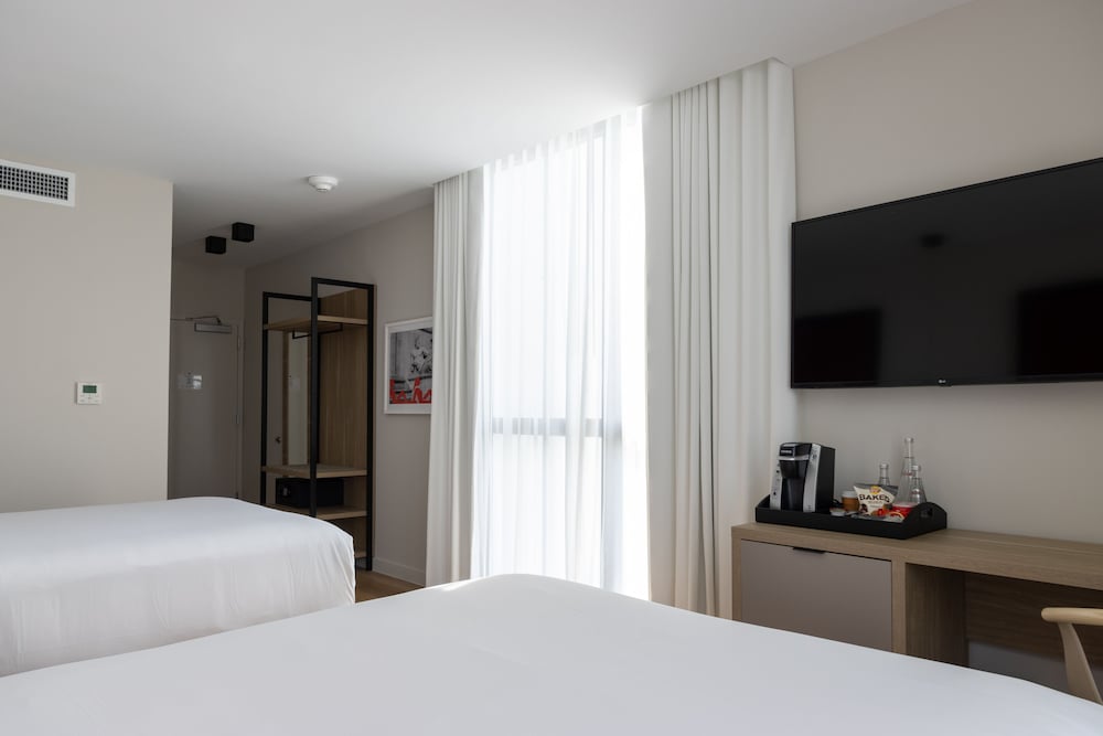 Classic Room, 2 Queen Beds - Photo 3