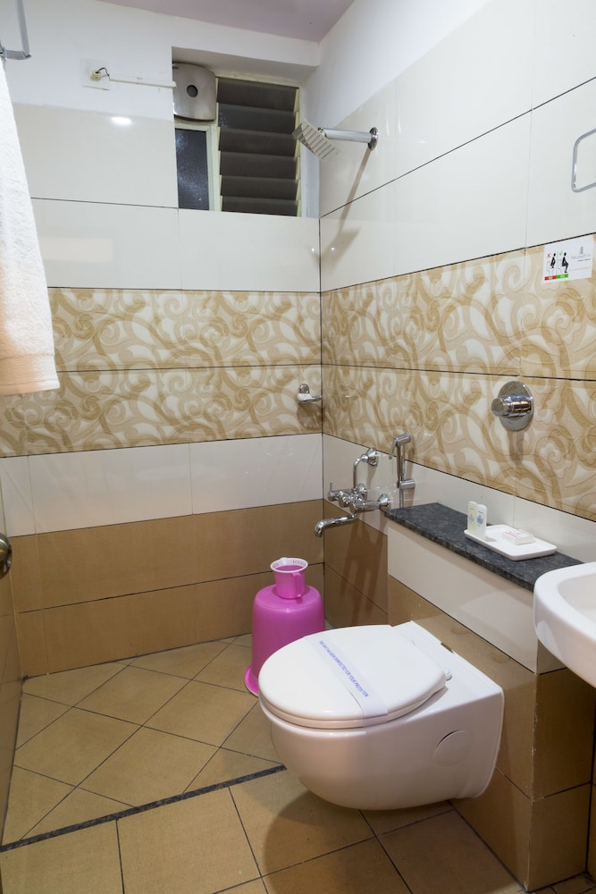 Standard Room, 1 Queen Bed, Accessible photo 2