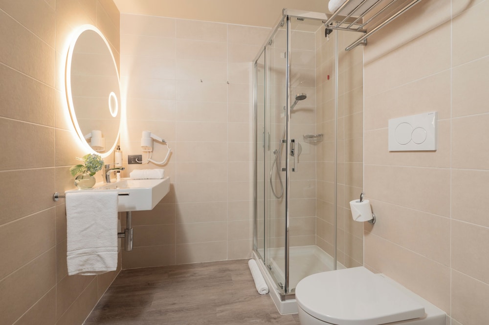 Classic Double Room Single Use photo 3
