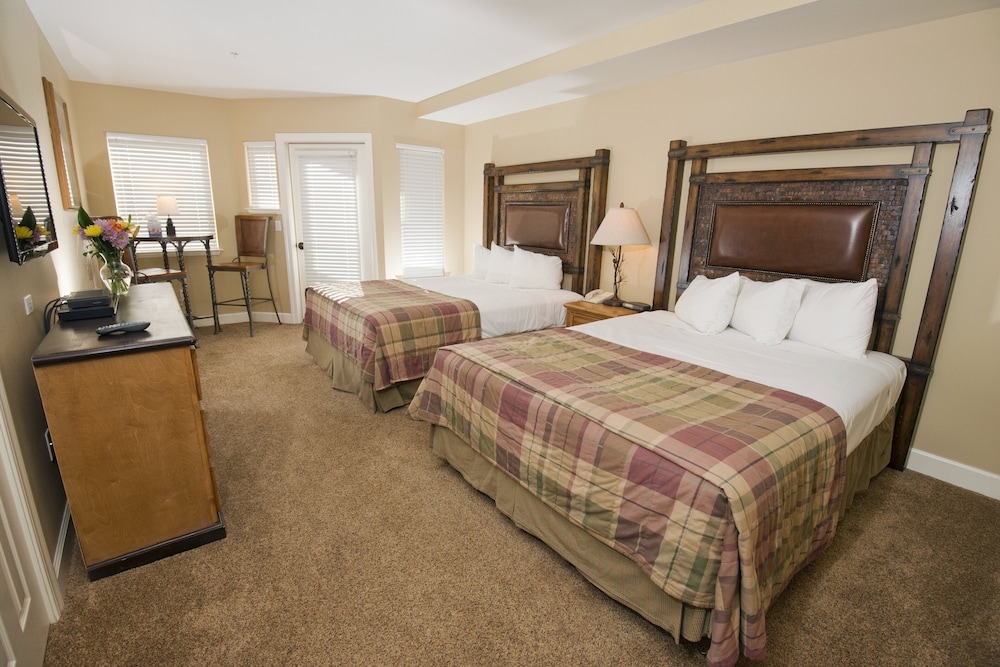 Club Room (Mountain Slopeside)