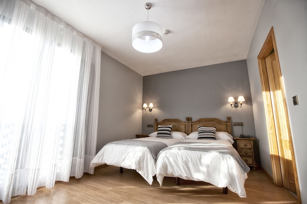Standard Double or Twin Room photo 3