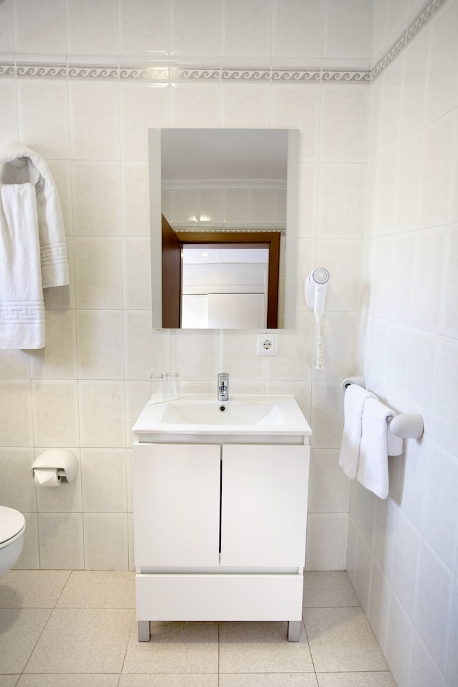 Standard Double Room, Balcony - Photo 4
