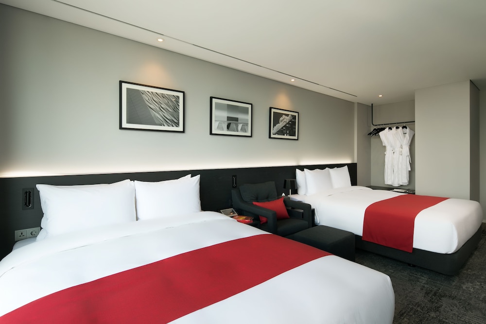 Suite, 2 Double Beds, Non Smoking photo 3