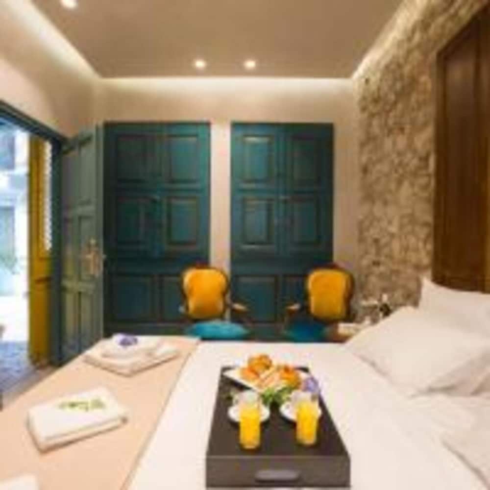 Suite, Smoking
