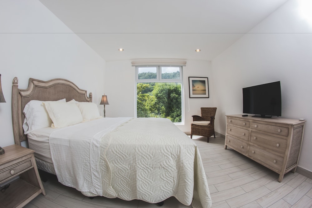 Family Loft, 3 Bedrooms, Partial Ocean View photo 2