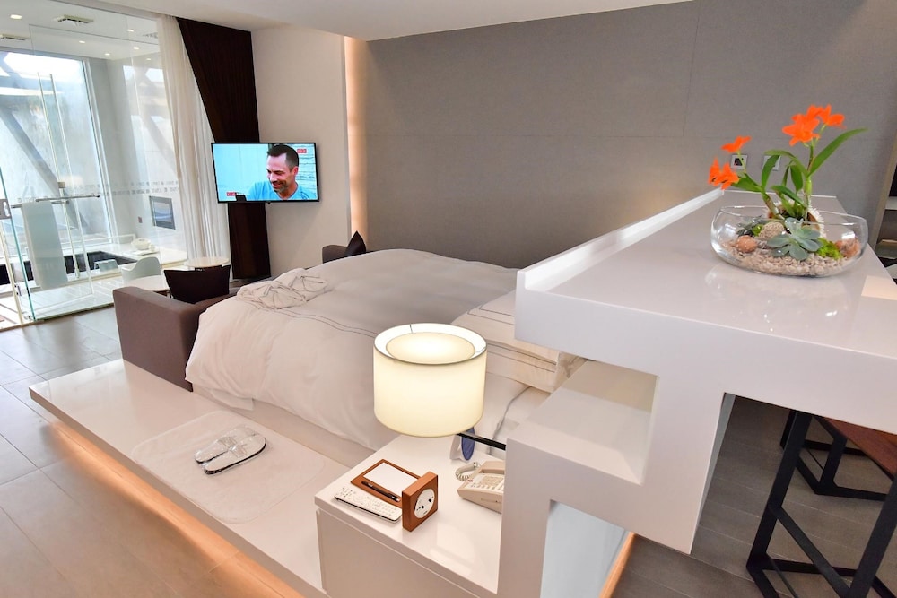 Seashore Honeymoon Suite - Photo 3
