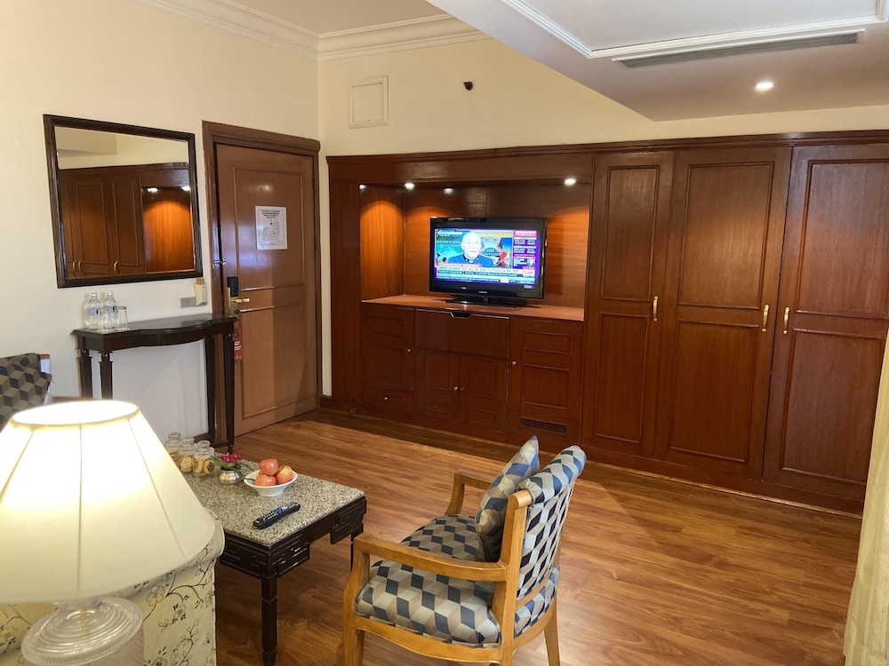Suite - Photo 9
